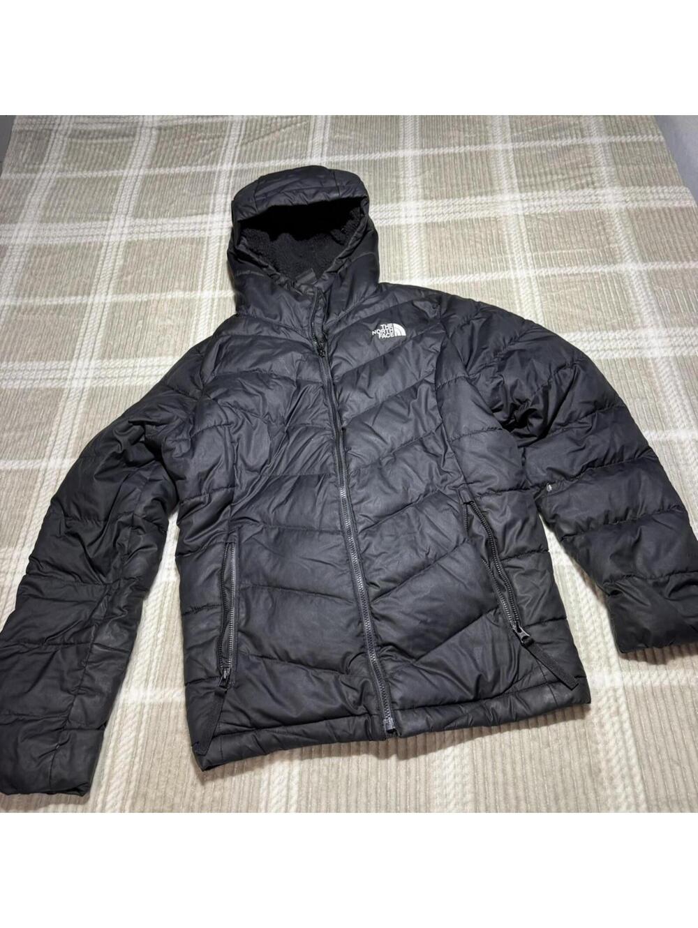 The North Face black puffer jacket womens size L #outdoor #winterwear